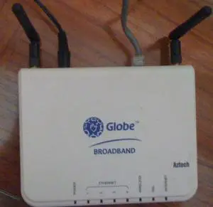 Thumbnail for the Aztech DSL605EW router with 54mbps WiFi, 4 100mbps ETH-ports and
                                         0 USB-ports