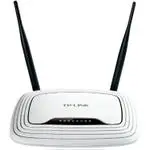 The Rosewill RNX-N300RT router with 300mbps WiFi, 4 100mbps ETH-ports and
                                                 0 USB-ports