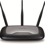 The TP-LINK TL-WR2543ND v1 router with 300mbps WiFi, 4 N/A ETH-ports and
                                                 0 USB-ports