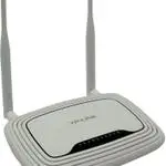 The TP-LINK TL-WR842ND v2.x router with 300mbps WiFi, 4 100mbps ETH-ports and
                                                 0 USB-ports