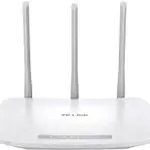 The TP-LINK TL-WR845N v1.x router with 300mbps WiFi, 4 100mbps ETH-ports and
                                                 0 USB-ports
