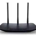 The TP-LINK TL-WR940N v4.x router with 300mbps WiFi, 4 100mbps ETH-ports and
                                                 0 USB-ports