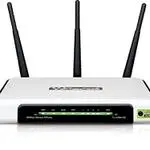 The TP-LINK TL-WR941ND v6.x router with 300mbps WiFi, 4 100mbps ETH-ports and
                                                 0 USB-ports