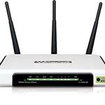 The TP-LINK TL-WR941ND v6.x router with 300mbps WiFi, 4 100mbps ETH-ports and
                                                 0 USB-ports