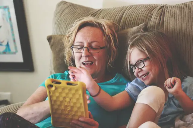 mom and child using a tablet